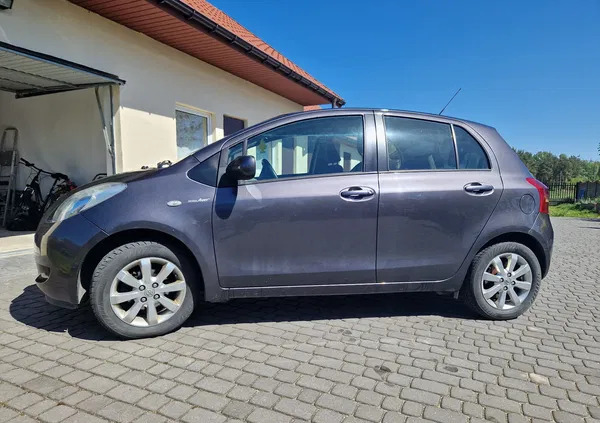 lwówek Toyota Yaris cena 9999 przebieg: 272453, rok produkcji 2008 z Lwówek